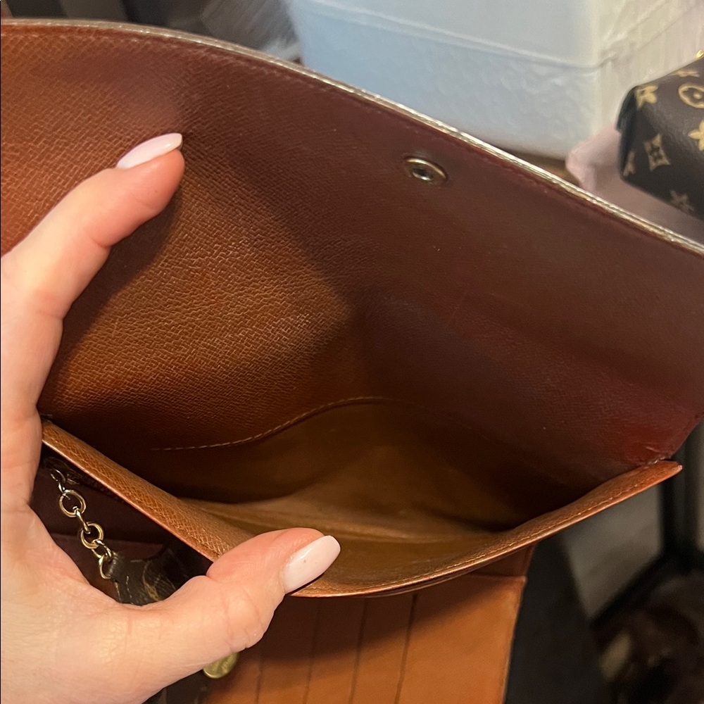 Beautiful 100% Authentic Louis Vuitton Monogram Clutch Fold-Over Wallet - Picture 10 of 15